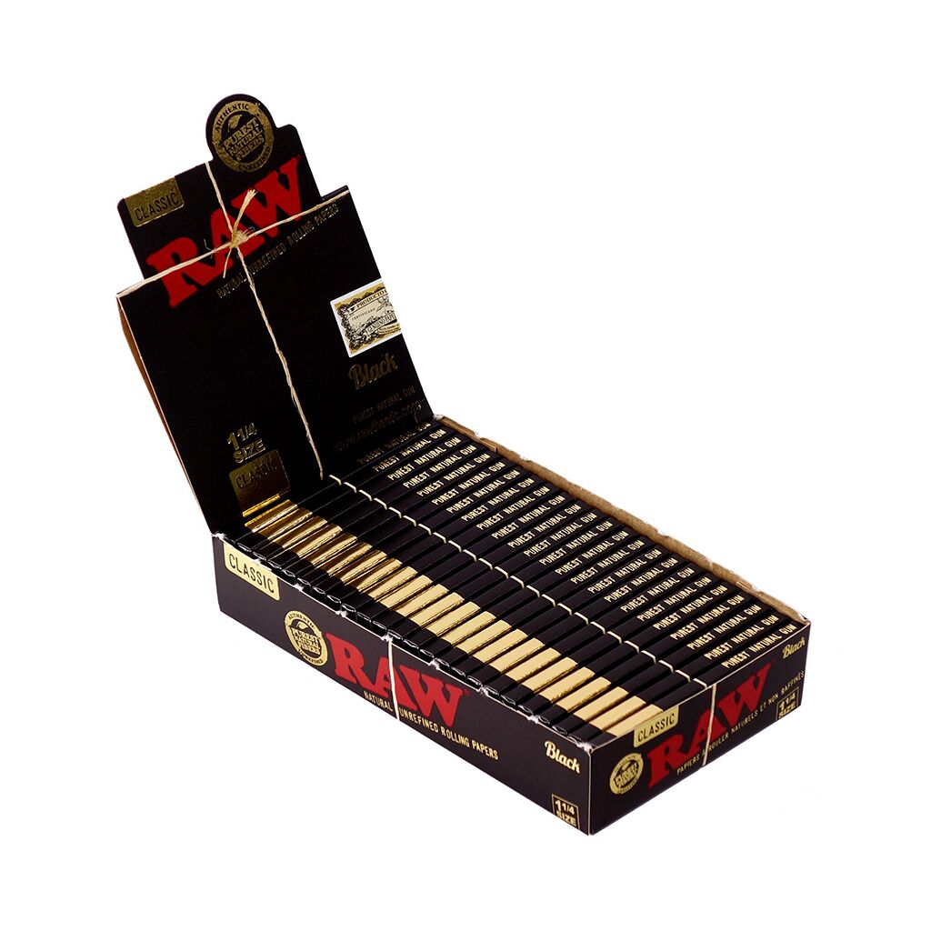 Classic packaging of RAW Black 1¼ papers containing 50 leaves